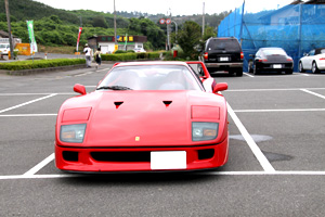 梨狩りに来られたお客様のフェラーリF40 